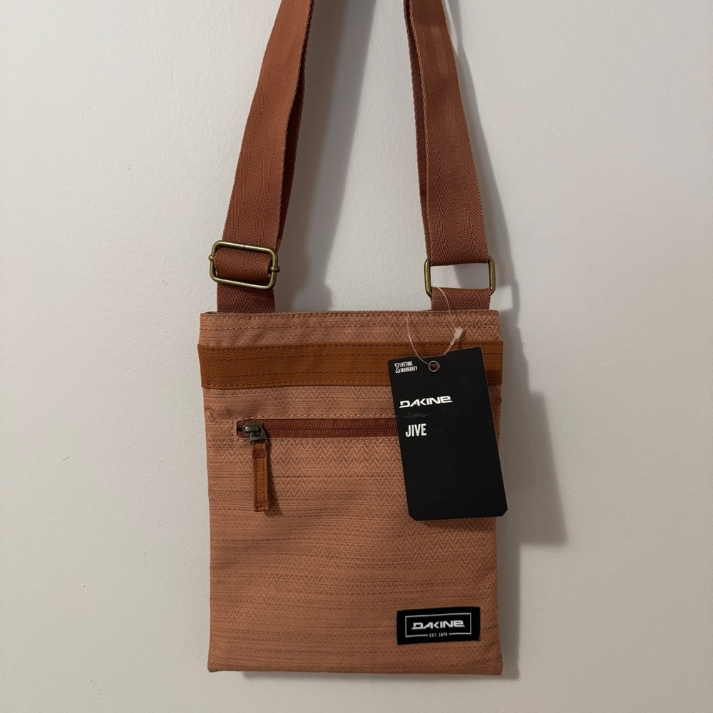 NWT Dakine Jive Crossbody Bag in the color Cantaloupe